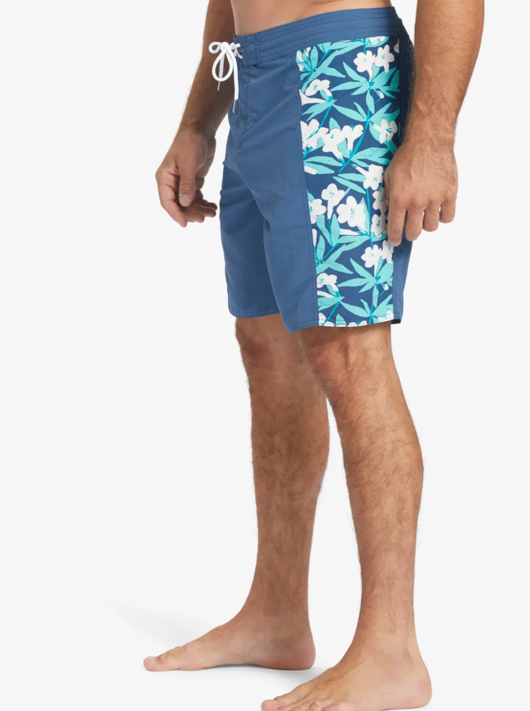 Clearance Quiksilver Waterman Cliffside Solid 19" Boardshorts Ensign Blue