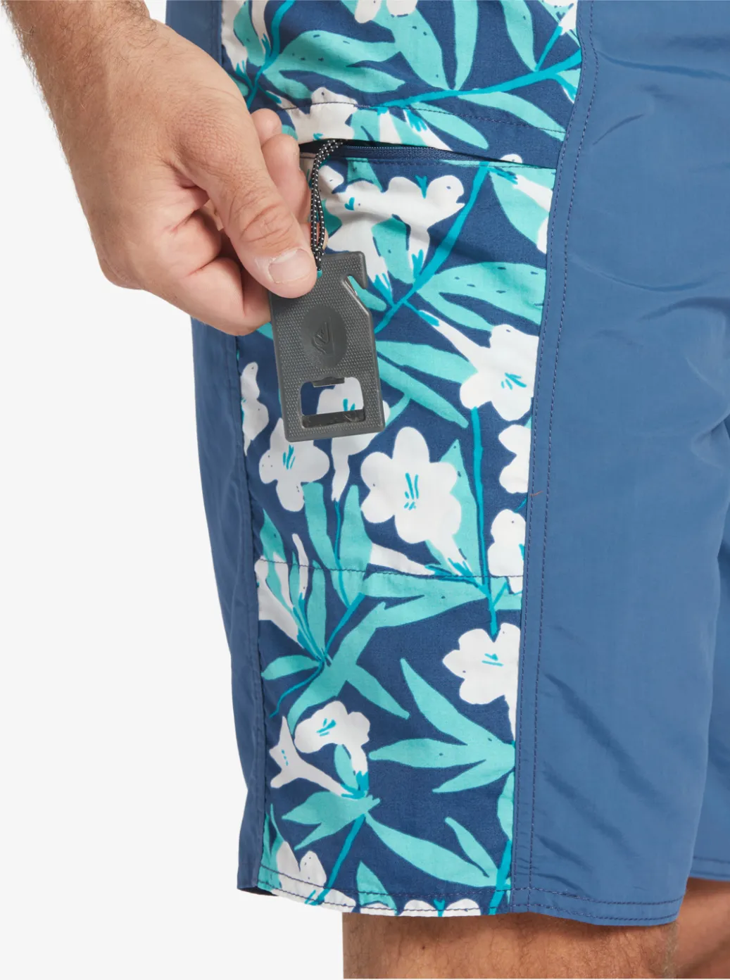 Clearance Quiksilver Waterman Cliffside Solid 19" Boardshorts Ensign Blue
